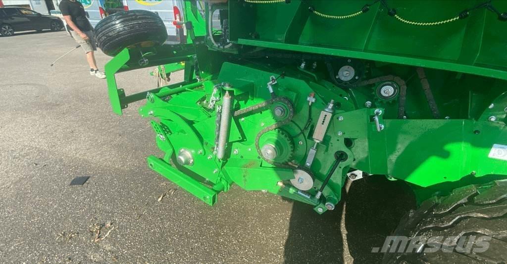 John Deere V461M Rundballenpressen