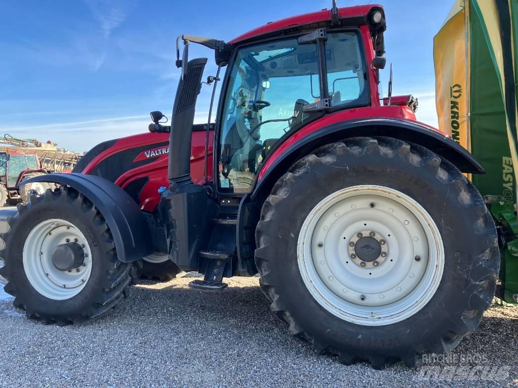 Valtra T234 V Traktoren