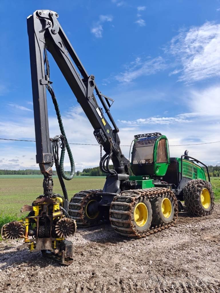 John Deere 1270 G Harvester