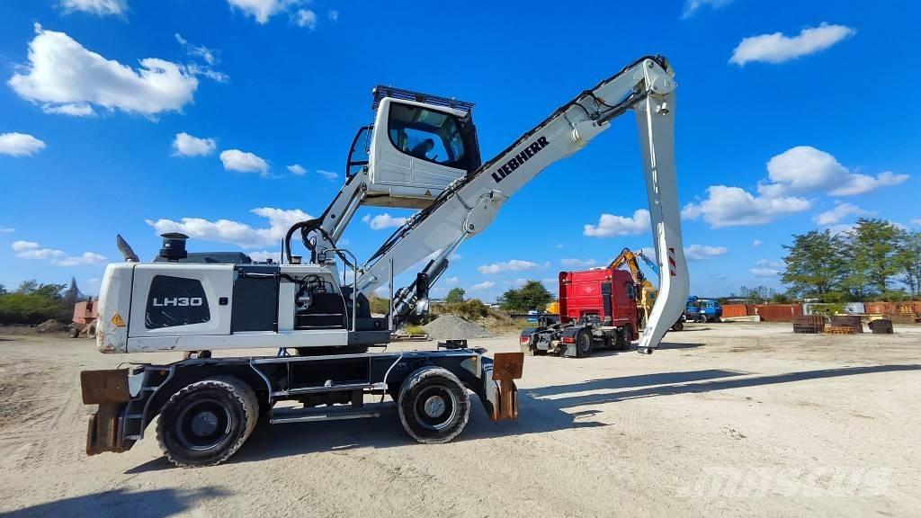 Liebherr LH 30 M Materialumschlag