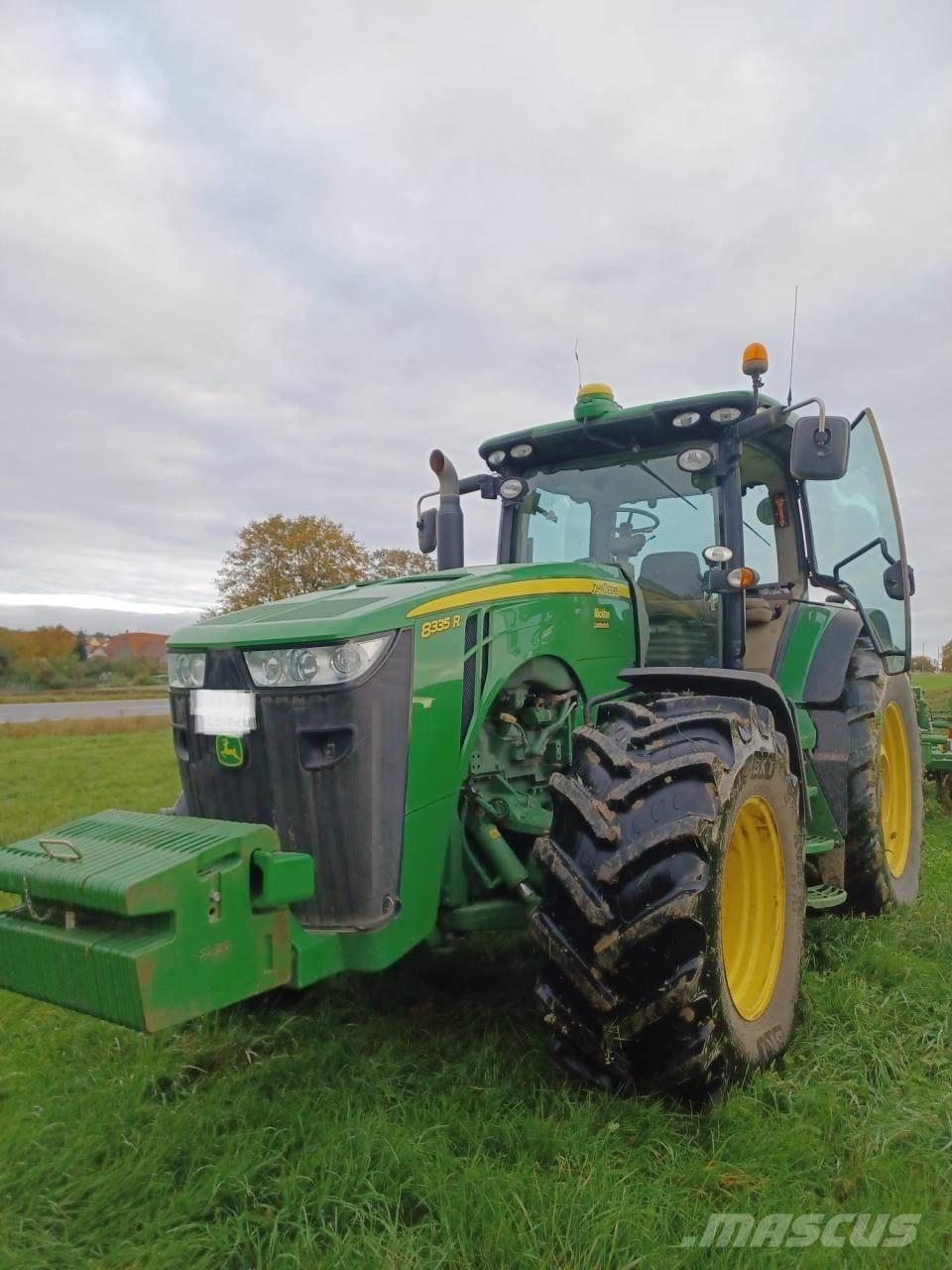 John Deere 8335R Traktoren