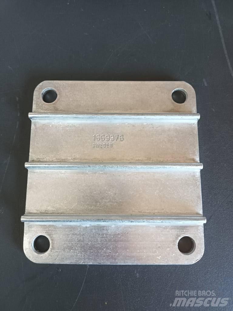 Volvo COVER 1669376 Motoren