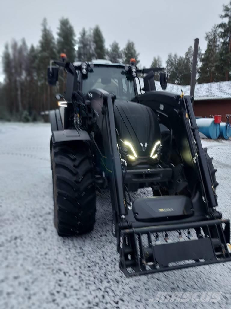 Valtra T 235 Traktoren