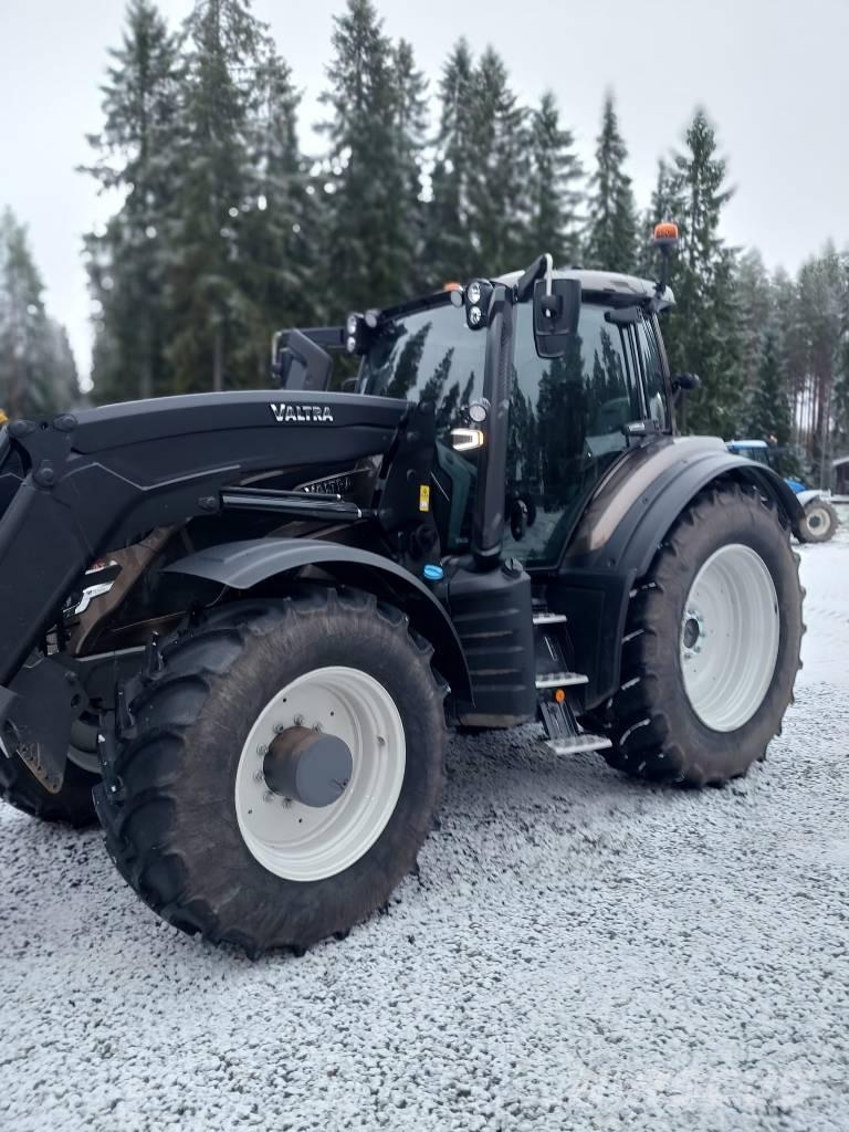 Valtra T 235 Traktoren