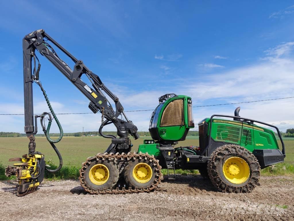 John Deere 1270 G Harvester