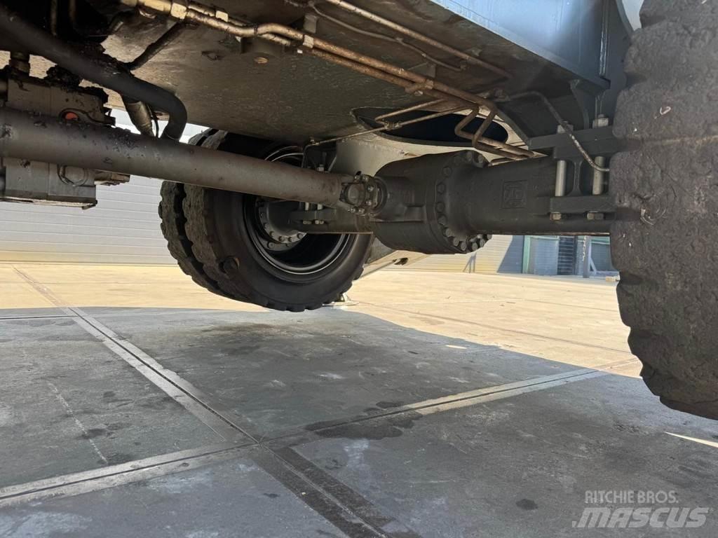 Liebherr LH 30 M Materialumschlag