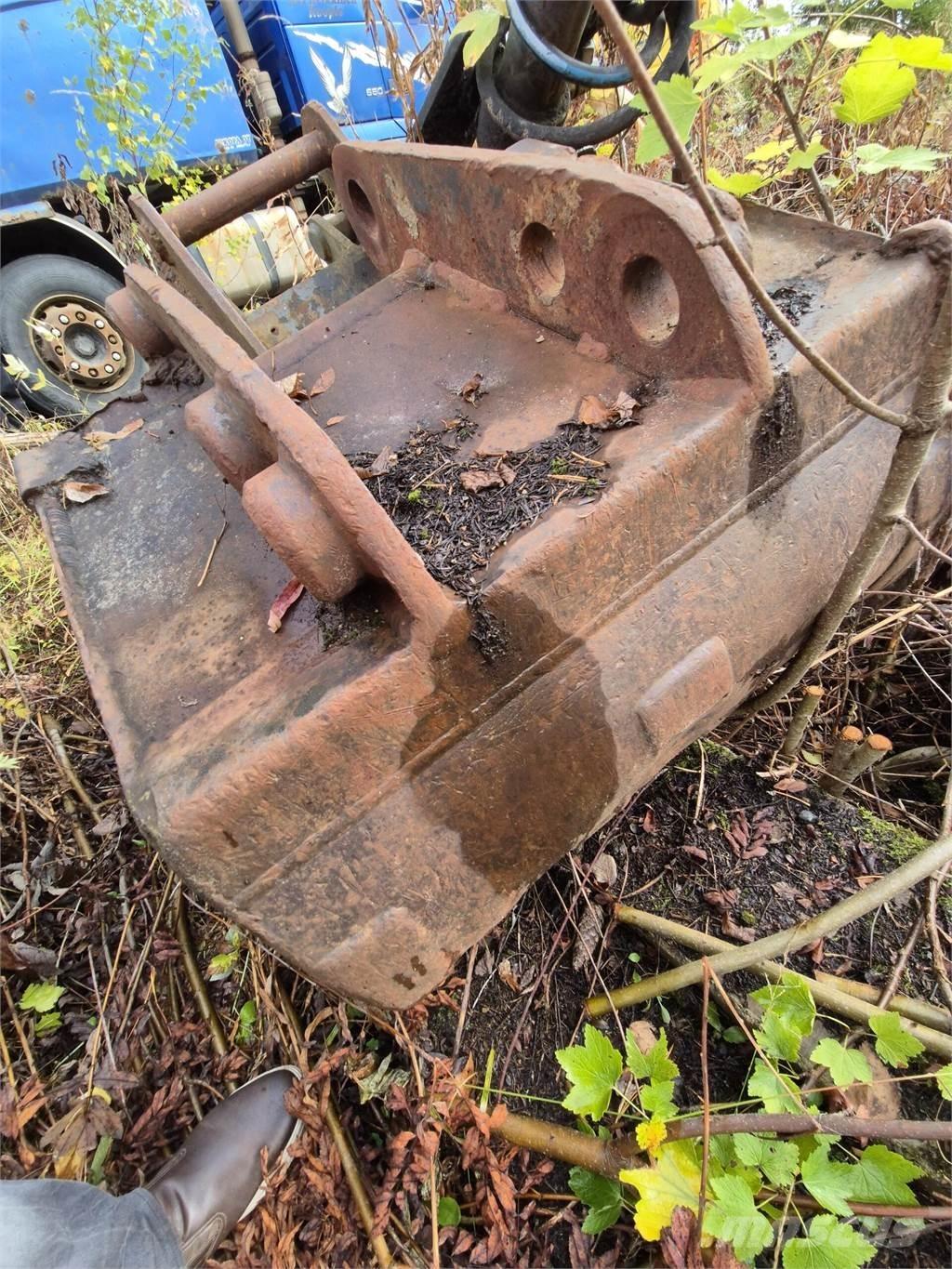  Kuokkakauha 700mm Schaufeln