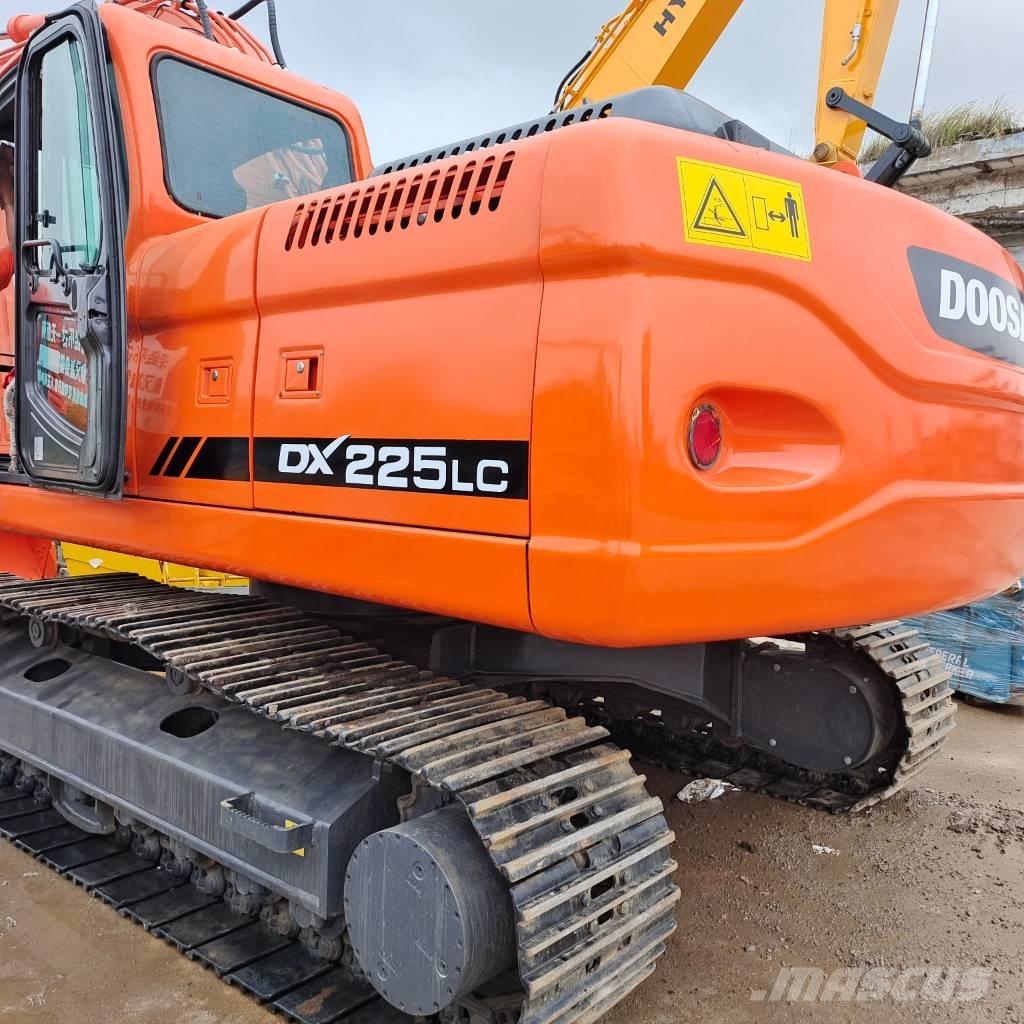 Doosan DX 225 Raupenbagger