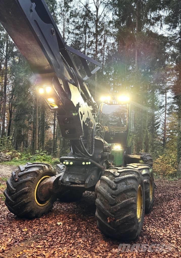 John Deere JD 1470 Harvester