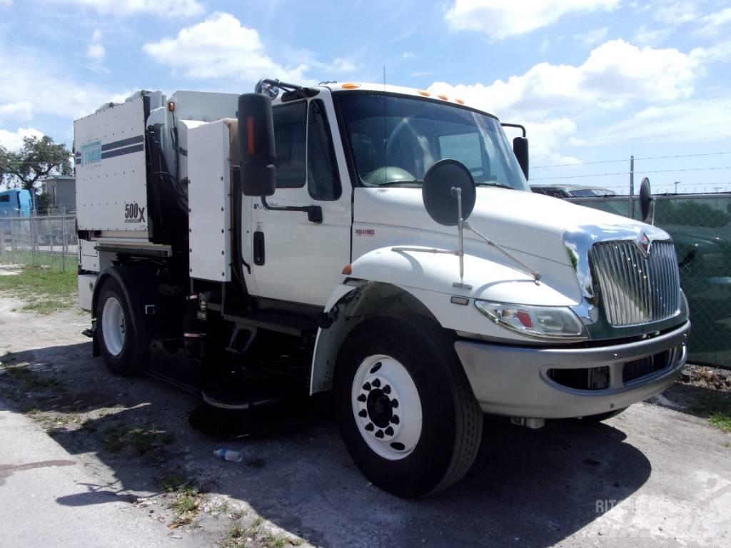 International 4300 Kehrmaschine