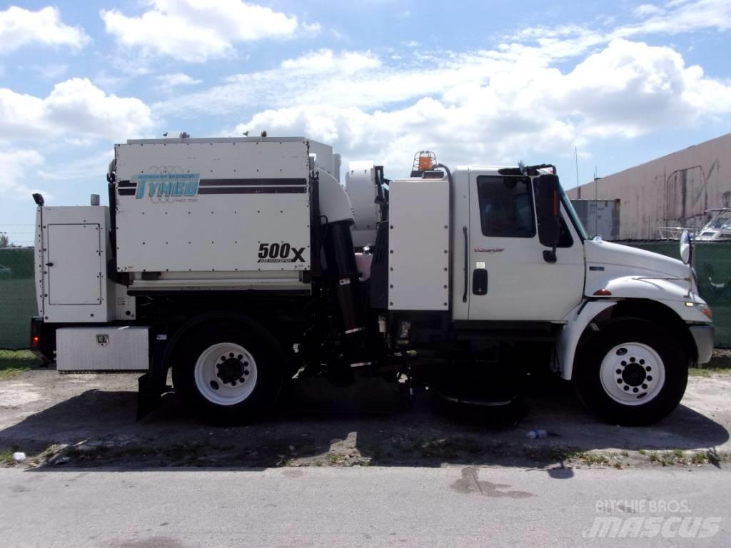 International 4300 Kehrmaschine