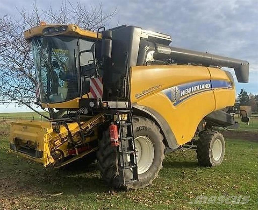 New Holland CX5090 Mähdrescher