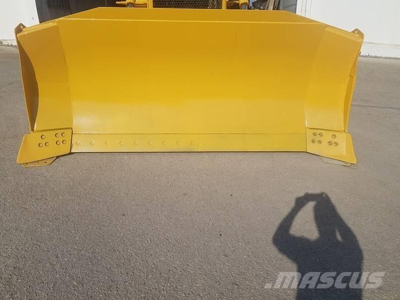 Komatsu D65EX-15 Bulldozer