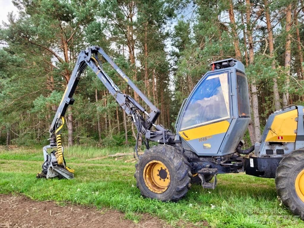 Sampo-Rosenlew 1046 Harvester
