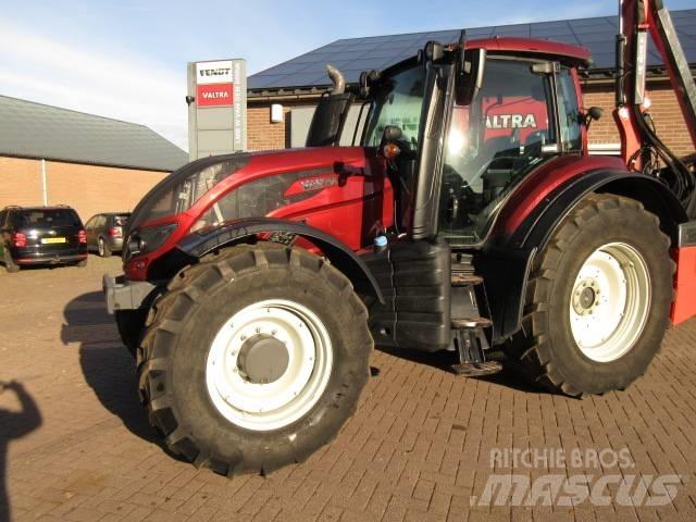 Valtra T174 VERSU Traktoren