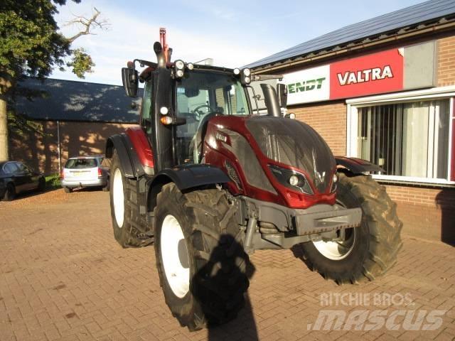 Valtra T174 VERSU Traktoren