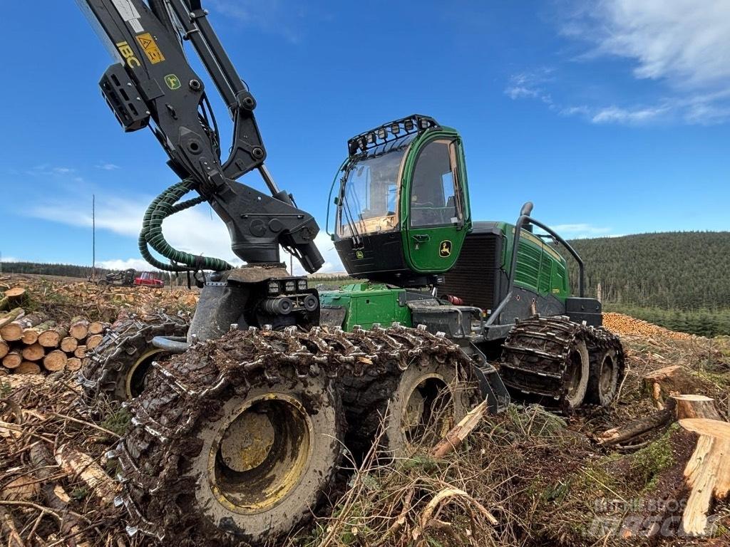 John Deere 1270G 8WD Harvester
