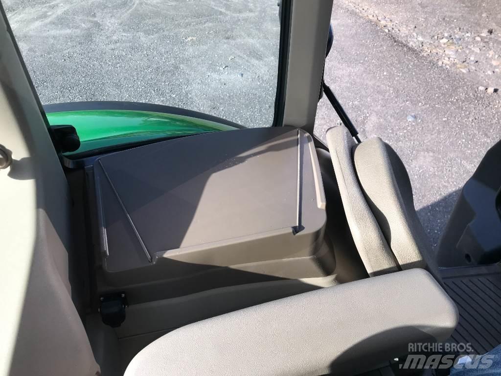 John Deere 6100 M Traktoren