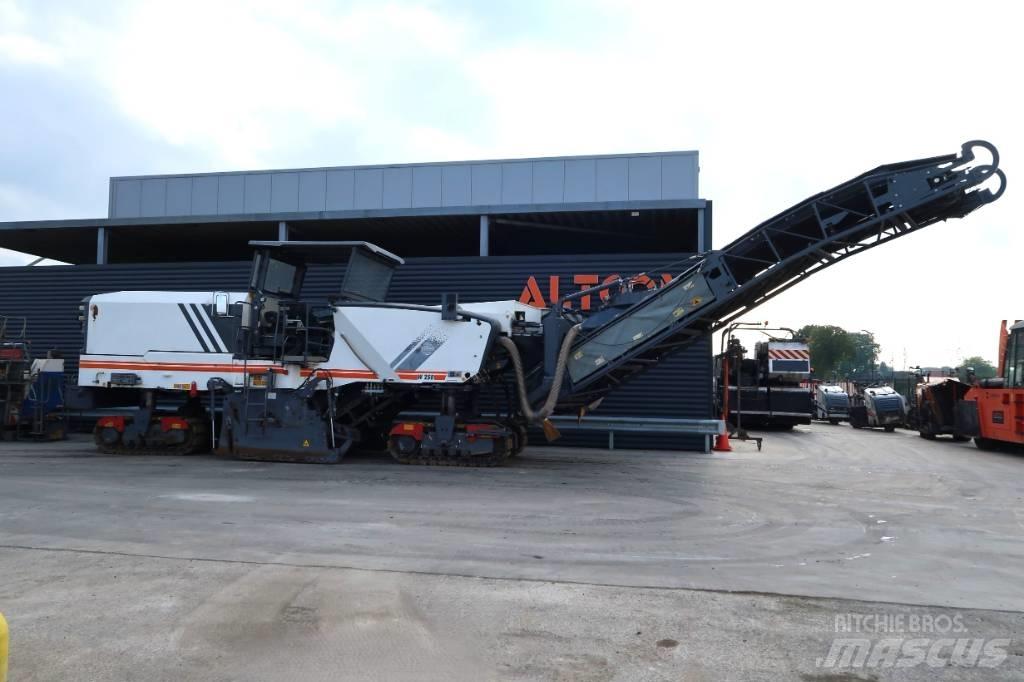 Wirtgen W250 Asphaltfräsen