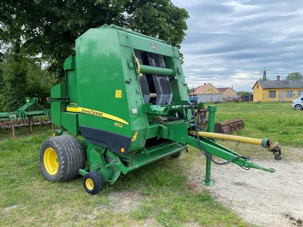 John Deere 852 Rundballenpressen