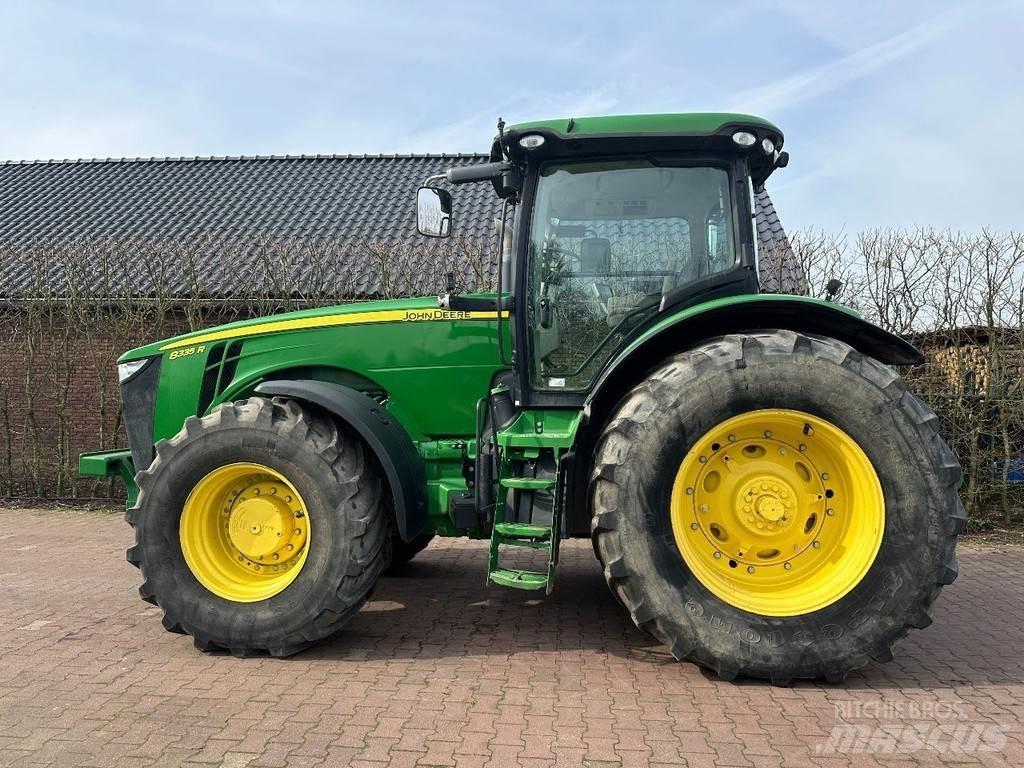 John Deere 8335R Traktoren