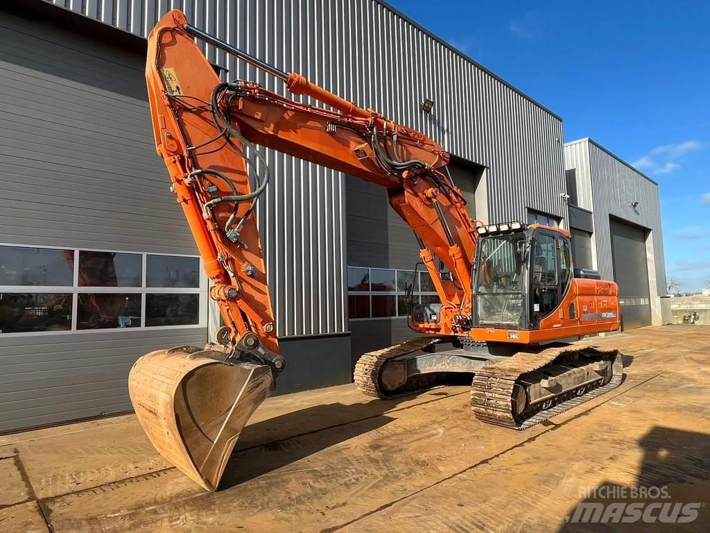 Doosan DX255LC-3 Raupenbagger