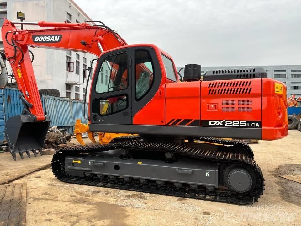 Doosan DX 225 LCA Raupenbagger