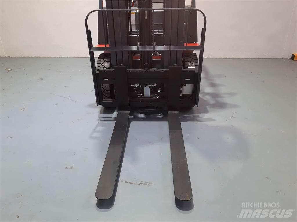 Heli CPCD25 XC26H Diesel heftrucks