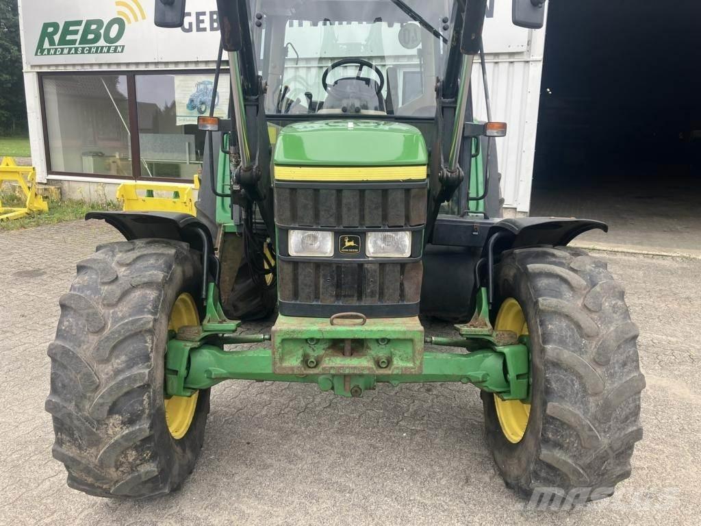 John Deere 6110 SE Traktoren