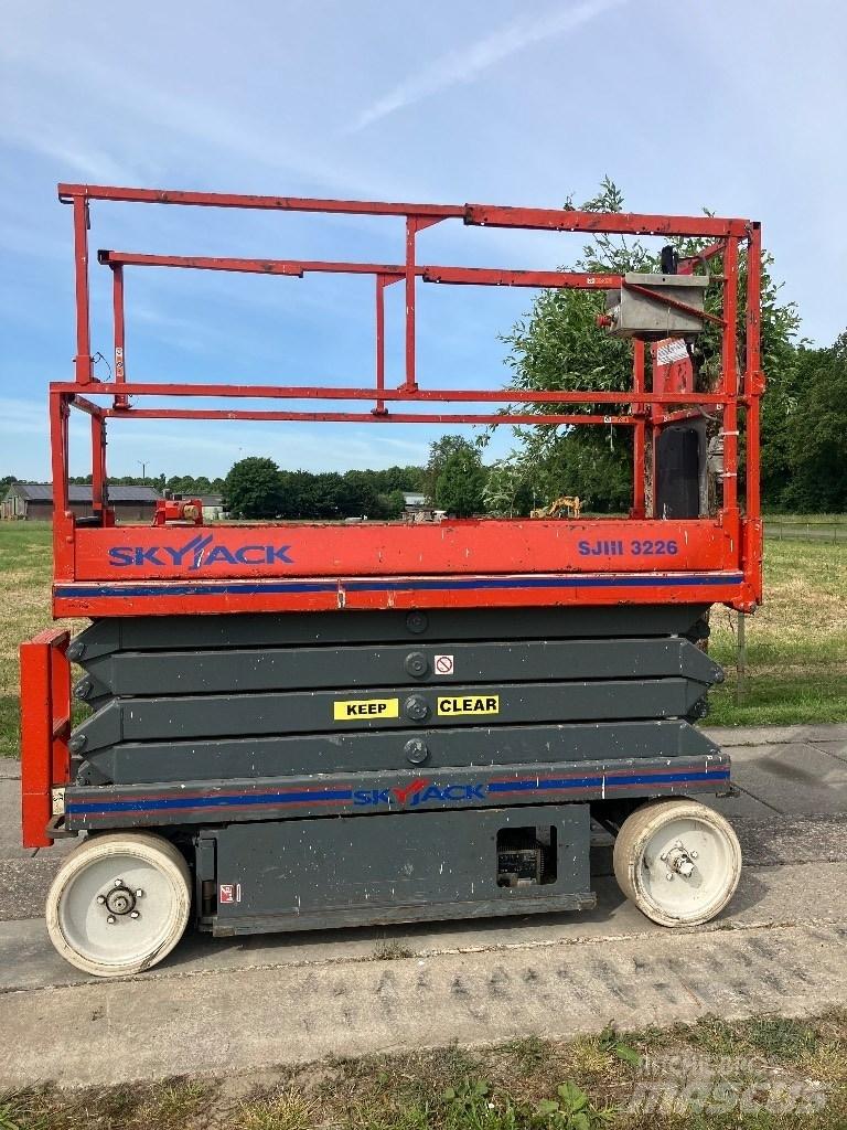 SkyJack 3226 Scheren-Arbeitsbühnen