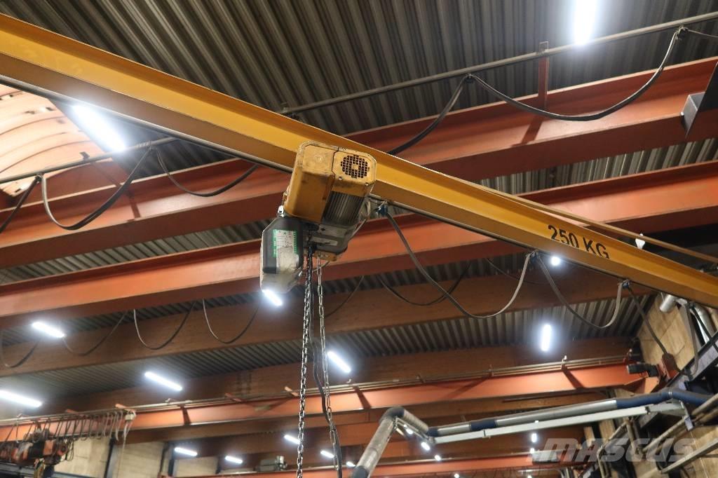  VÆGSVINGKRAN 250 KG Seilwinden, Bauaufzüge und Lastenaufzüge