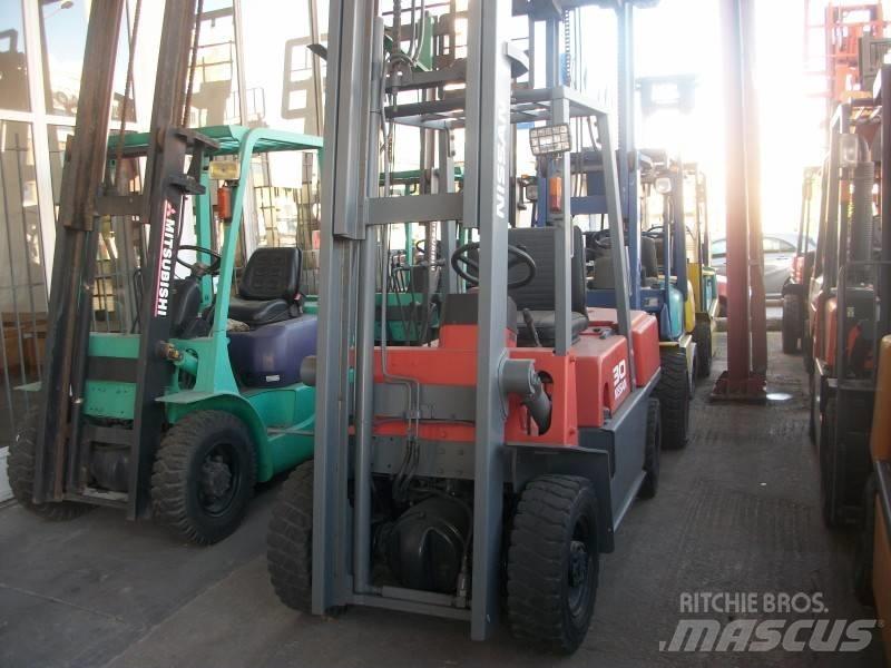 Nissan UGJ02M30 LPG heftrucks