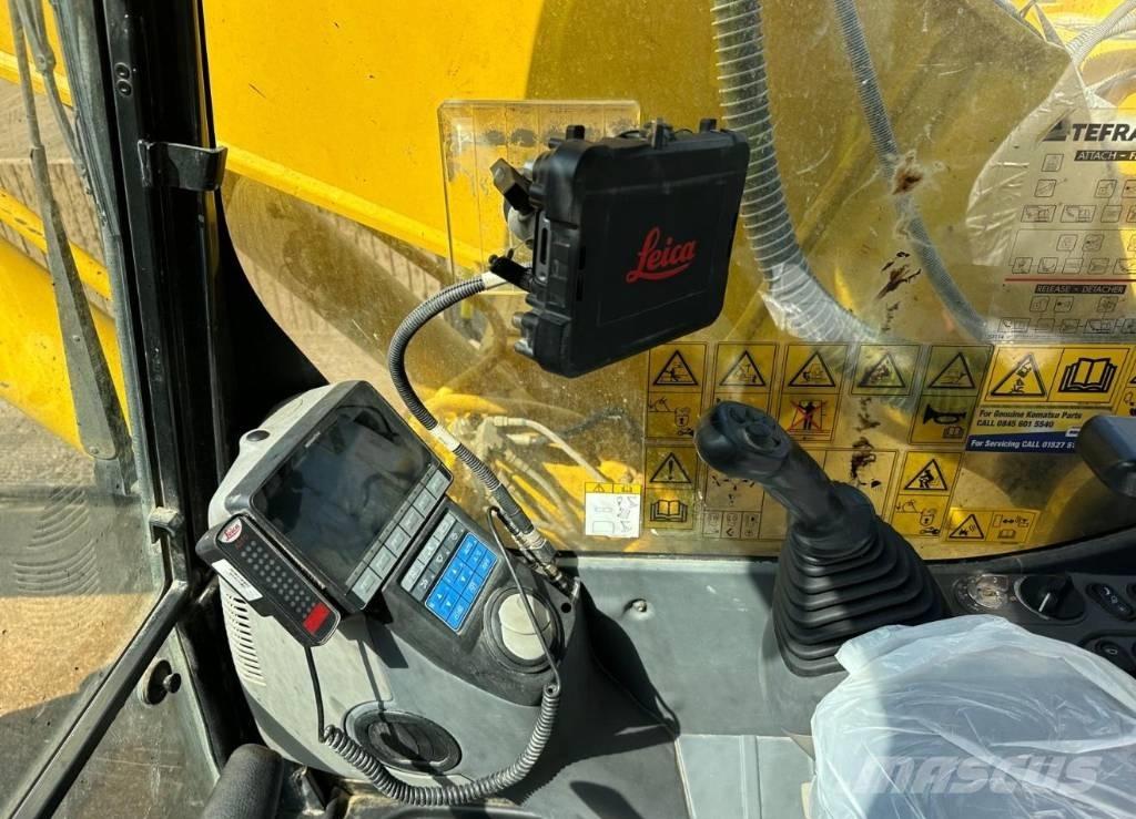 Komatsu HB 215LC-3 Raupenbagger