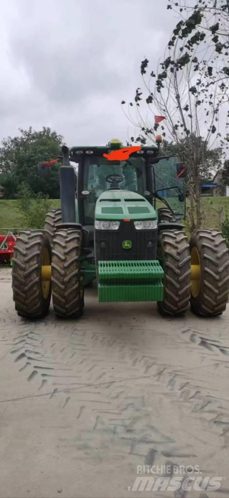 John Deere 8R·3204 Traktoren