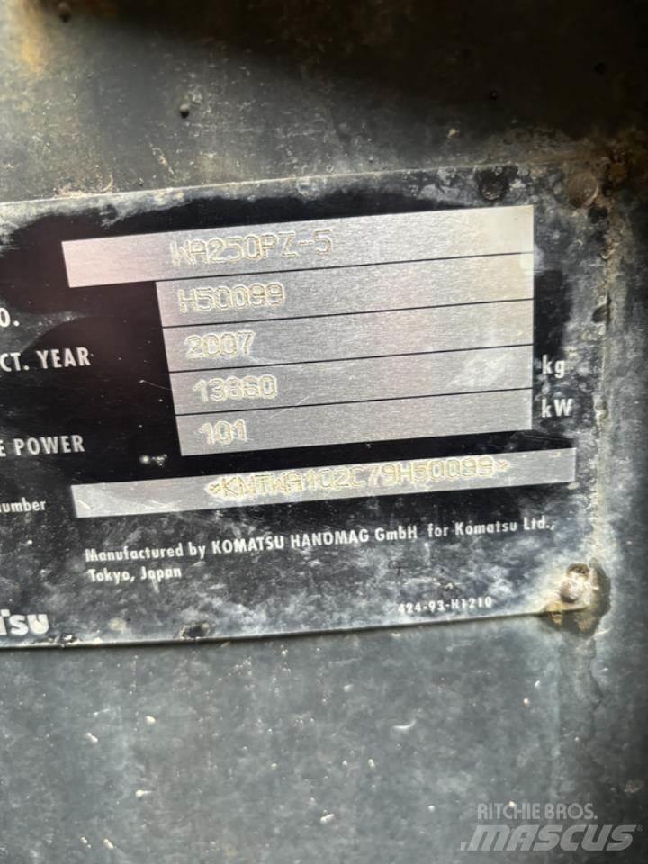 Komatsu WA250PZ-5 Radlader