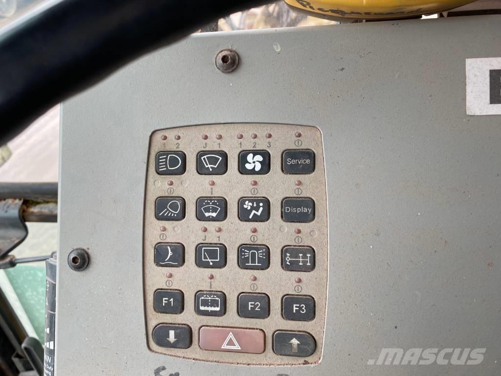 New Holland F156.6 Grader