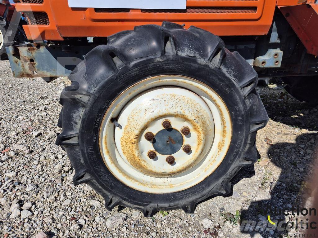 Kubota L1-205D Traktoren