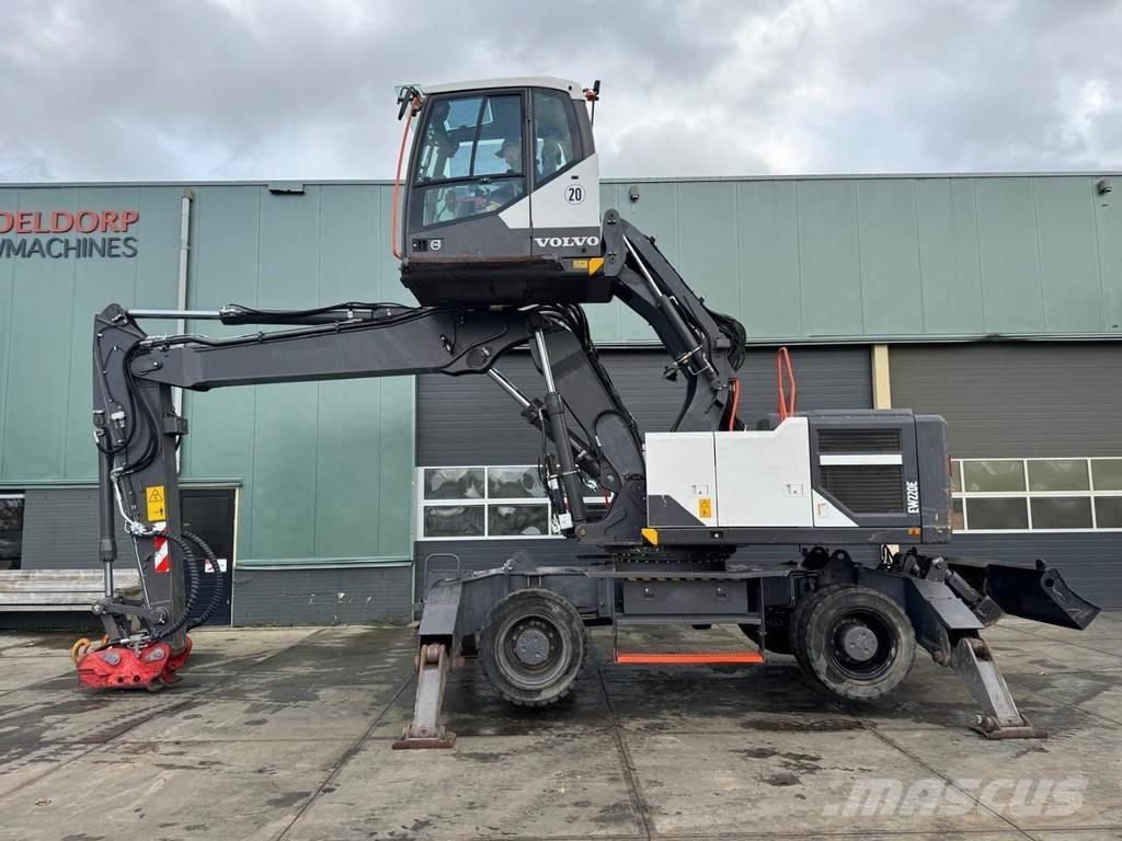 Volvo EW220 E Materialumschlag