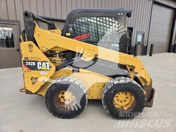 CAT 242D Kompaktlader