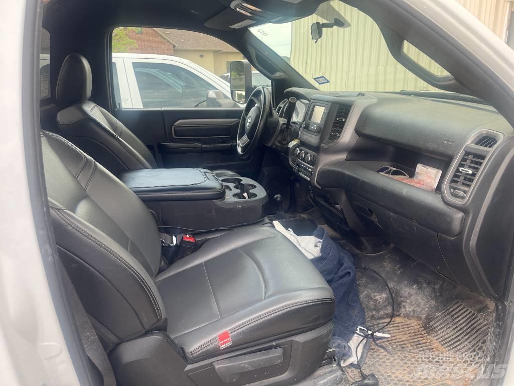 RAM 5500 Pritschenwagen/Pritschenwagen mit Seitenklappe