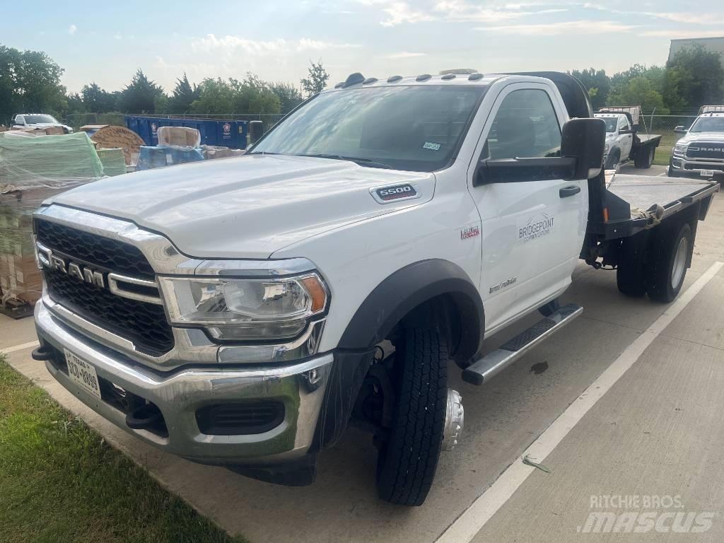 RAM 5500 Pritschenwagen/Pritschenwagen mit Seitenklappe