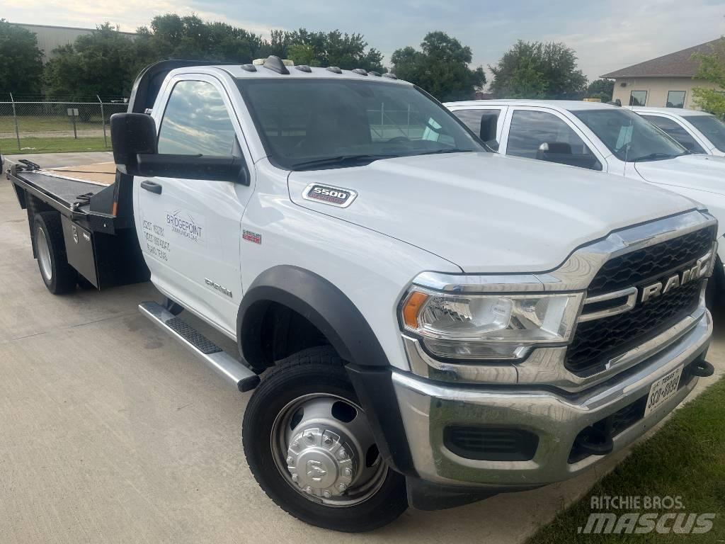 RAM 5500 Pritschenwagen/Pritschenwagen mit Seitenklappe