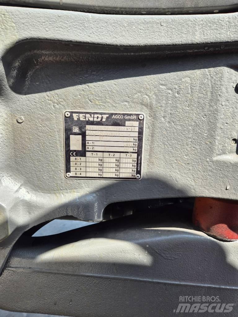 Fendt 718 Vario Traktoren