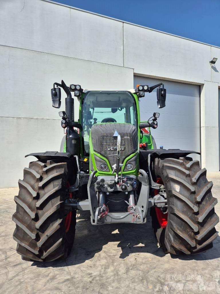 Fendt 718 Vario Traktoren