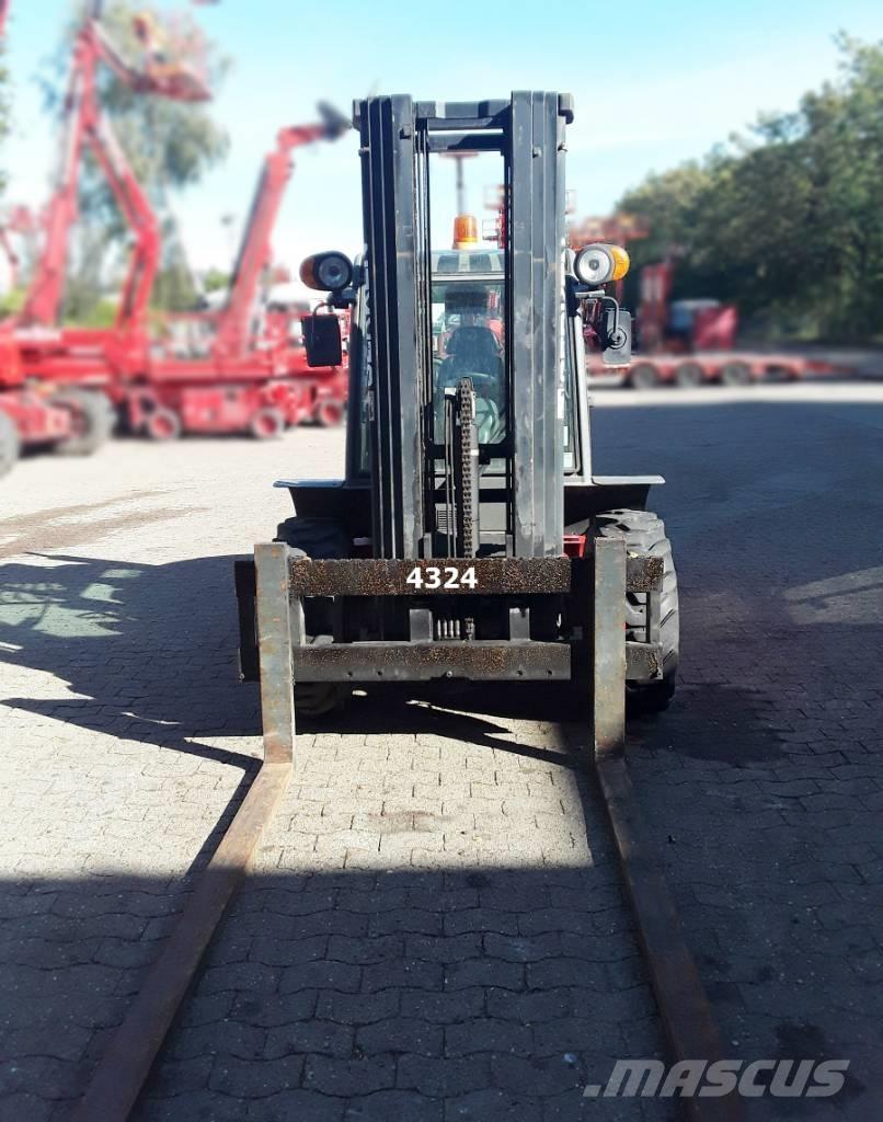 Ausa C 300 H X4 Geländestapler