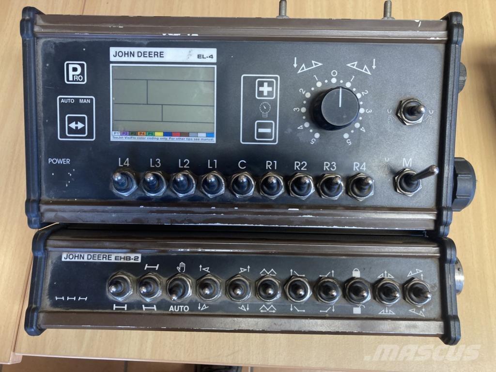 John Deere 732 Anhängespritzen