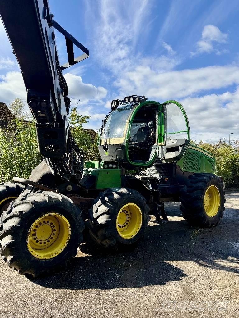 John Deere JD 1470 Harvester