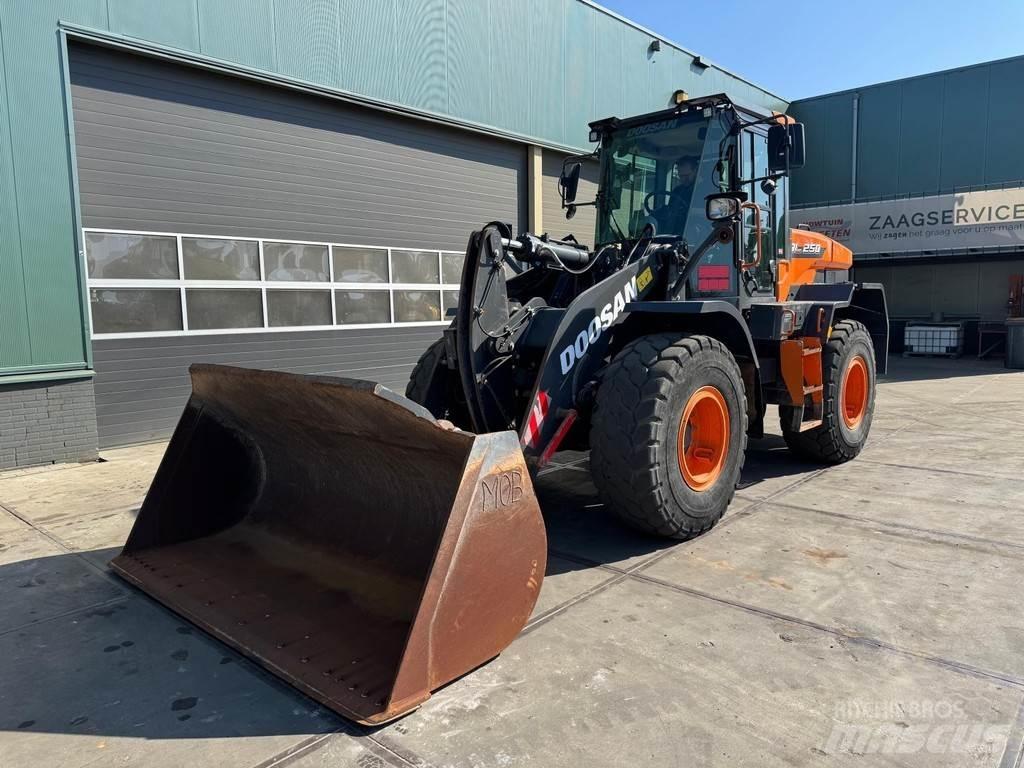 Doosan DL250-7 Radlader