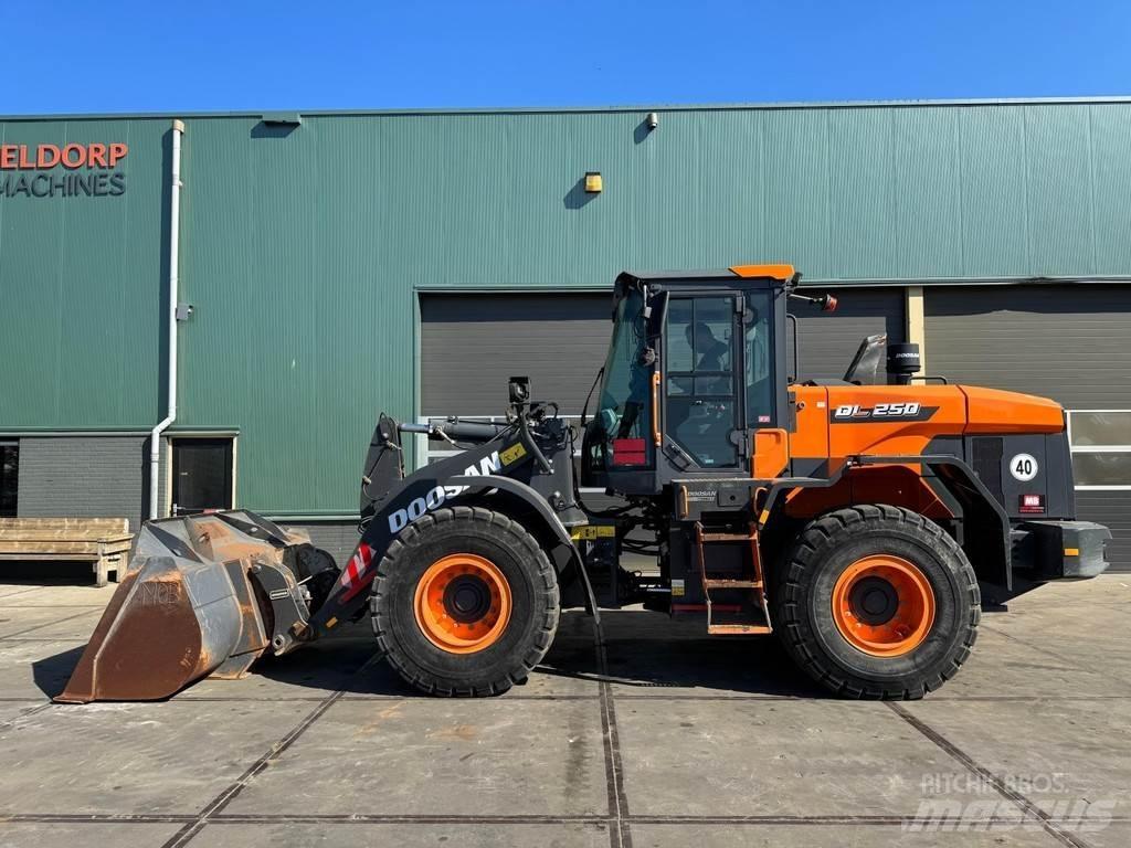 Doosan DL250-7 Radlader