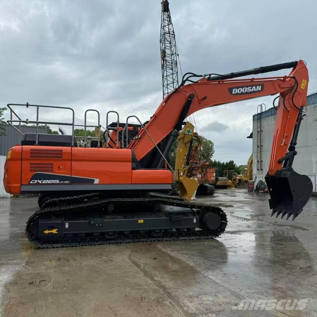 Doosan DX 225 LC Raupenbagger